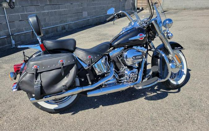 2017 Harley-Davidson® FLSTC - Heritage Softail® Classic