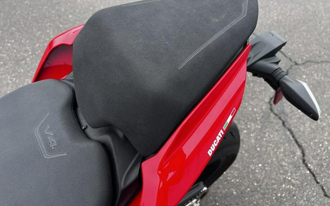 2022 Ducati Streetfighter V4 Ducati Red