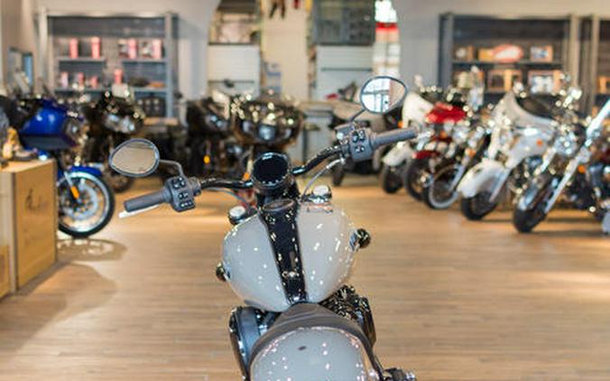 2023 Indian Motorcycle® Chief Dark Horse® Quartz Gray