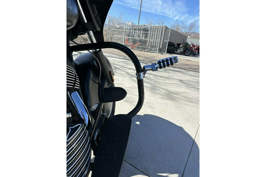 2017 CHIEFTAIN DARK HORSE, THNDR BLK SMOKE, 49S Dark Horse® - Indian Motorcycle