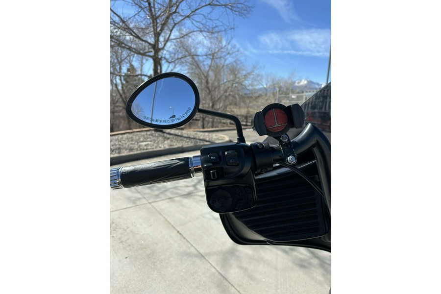 2017 CHIEFTAIN DARK HORSE, THNDR BLK SMOKE, 49S Dark Horse® - Indian Motorcycle