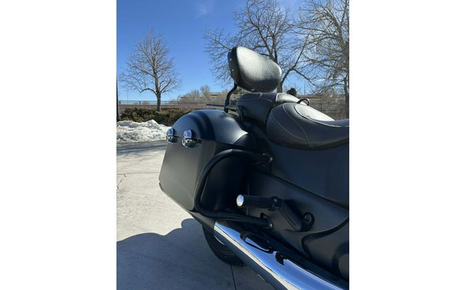2017 Indian Motorcycle CHIEFTAIN DARK HORSE, THNDR BLK SMOKE, 49S Dark Horse®