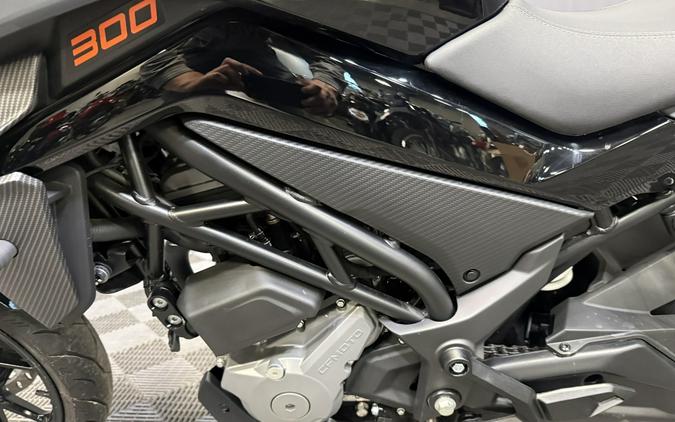 2022 CF MOTO 300 NK