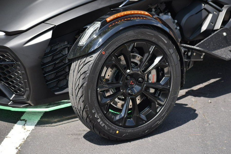 2024 Can-Am® Spyder F3 Limited Dark Wheels