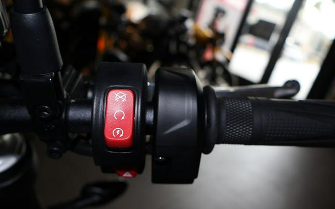 2025 Triumph Speed Twin 900 Aluminium Silver/Carnival Red/Jet B