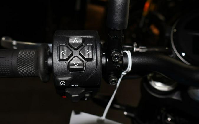 2025 Triumph Speed Twin 900 Aluminium Silver/Carnival Red/Jet B