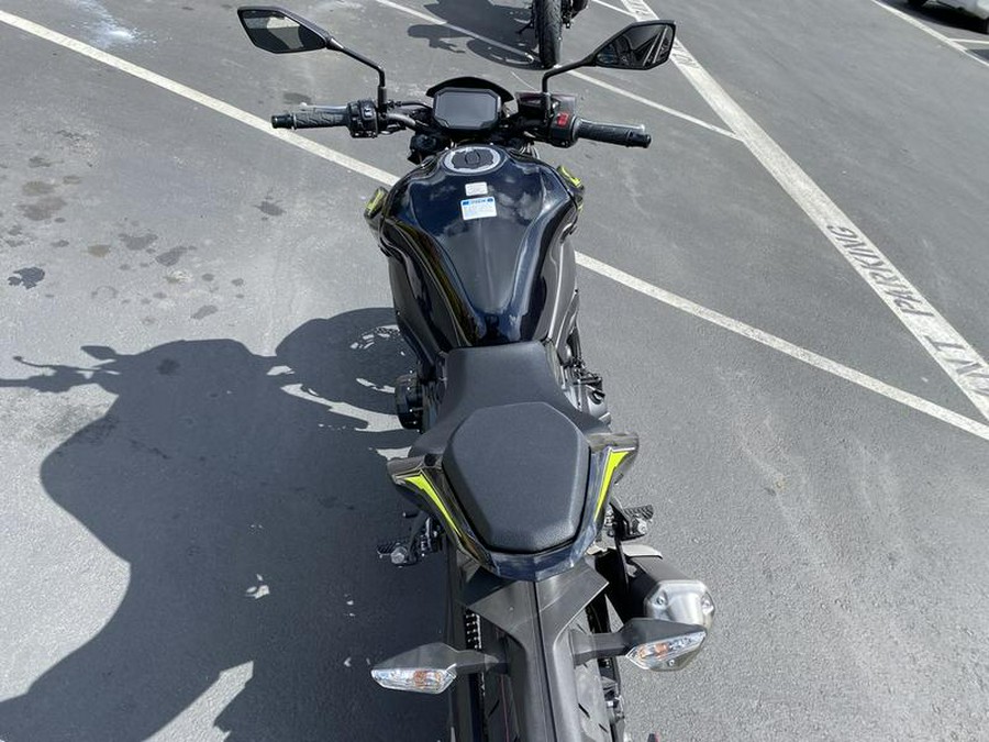 2024 Kawasaki Z900 ABS Metallic Spark Black/Metallic Matte Dark Gray