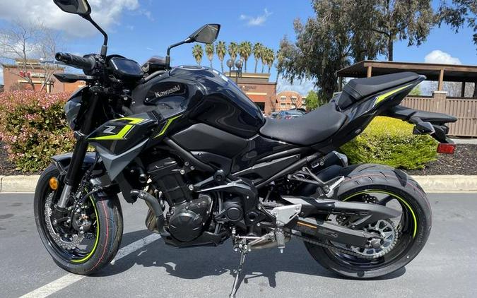 2024 Kawasaki Z900 ABS Metallic Spark Black/Metallic Matte Dark Gray