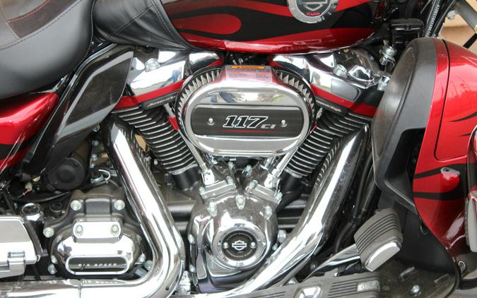 2022 Harley-Davidson® CVO™ Tri Glide® DANTES RED FADE