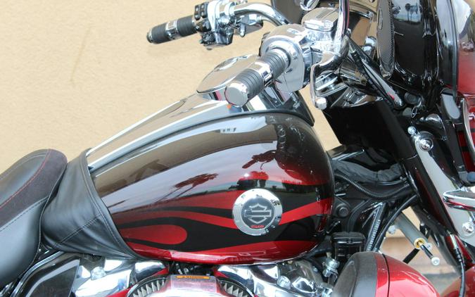 2022 Harley-Davidson® CVO™ Tri Glide® DANTES RED FADE