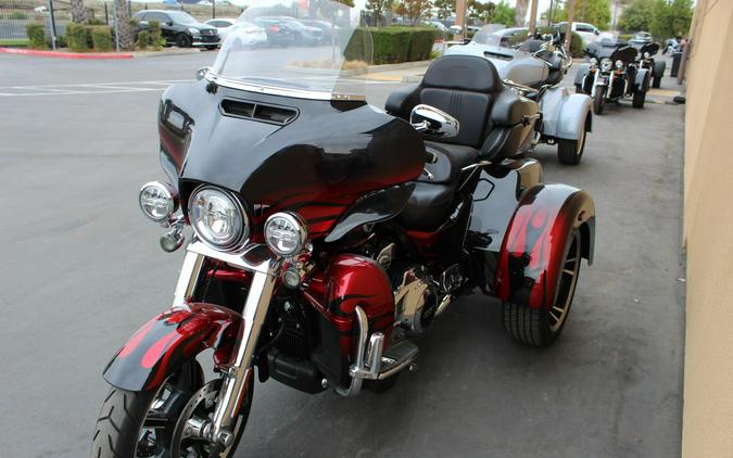 2022 Harley-Davidson® CVO™ Tri Glide® DANTES RED FADE