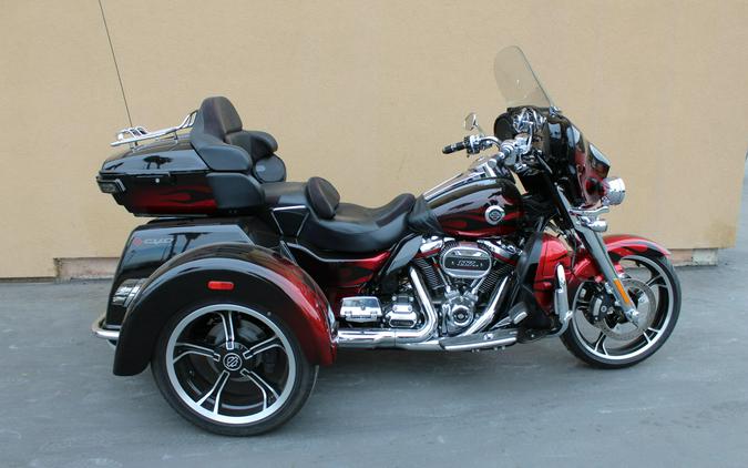 2022 Harley-Davidson® CVO™ Tri Glide® DANTES RED FADE