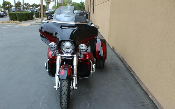 2022 Harley-Davidson® CVO™ Tri Glide® DANTES RED FADE