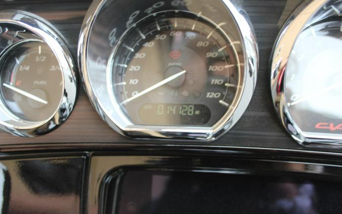 2022 Harley-Davidson® CVO™ Tri Glide® DANTES RED FADE
