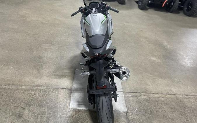 2024 Kawasaki Ninja® 7 Hybrid ABS