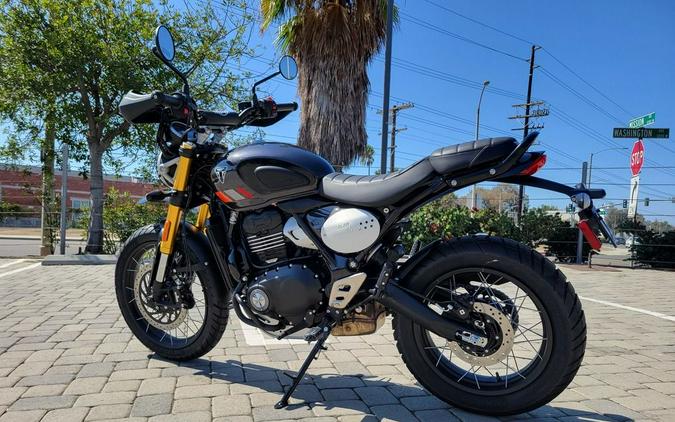 2026 Triumph Scrambler 400 XC Storm Grey