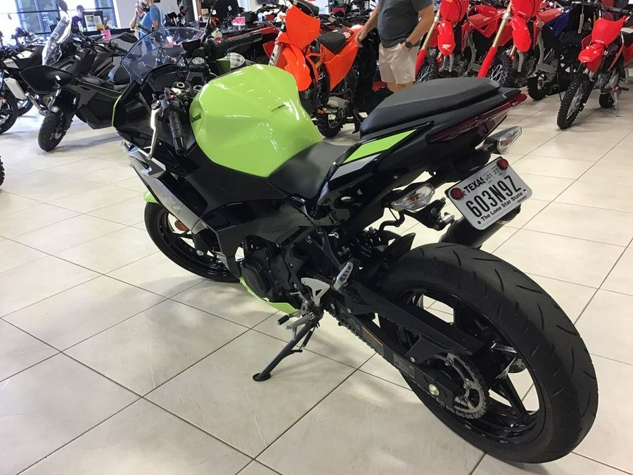 2026 Kawasaki Ninja® 500 ABS Metallic Yellowish Green/Ebony