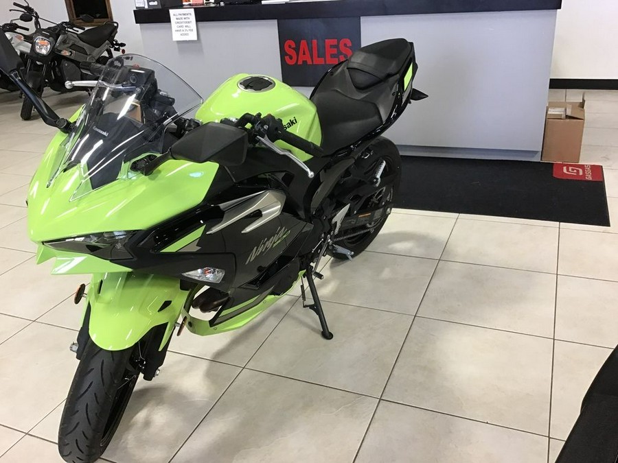 2026 Kawasaki Ninja® 500 ABS Metallic Yellowish Green/Ebony