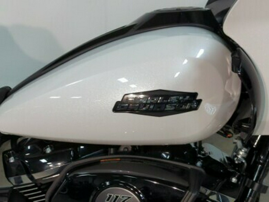 2024 Harley-Davidson® Road Glide® White Onyx Pearl – Black Finish