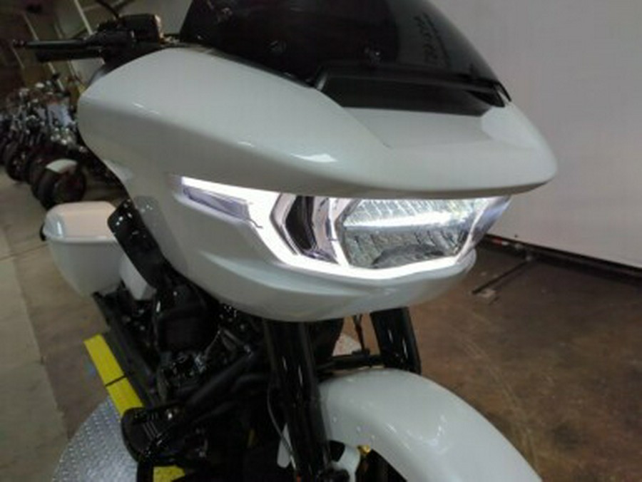 2024 Harley-Davidson® Road Glide® White Onyx Pearl – Black Finish