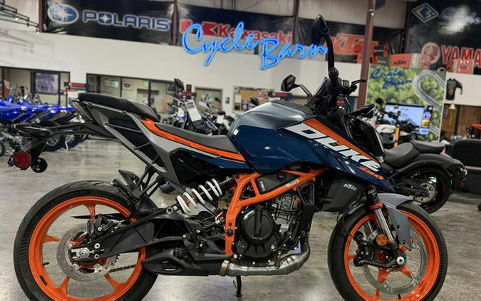 2025 KTM Duke 390
