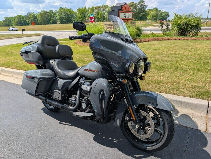 2022 Harley-Davidson® Ultra Limited Gunship Grey - Black Finish