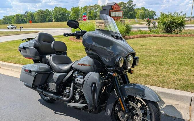 2022 Harley-Davidson® Ultra Limited Gunship Grey - Black Finish