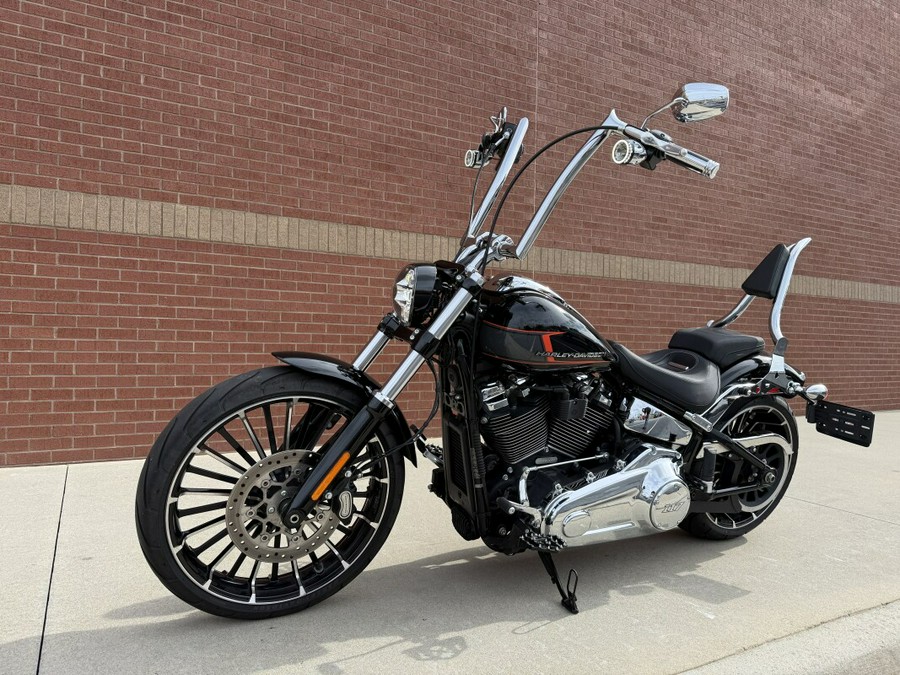 2023 Harley-Davidson® Breakout® Vivid Black