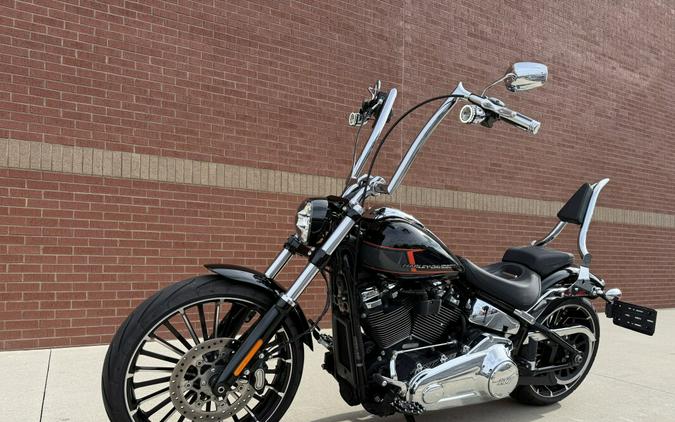 2023 Harley-Davidson® Breakout® Vivid Black