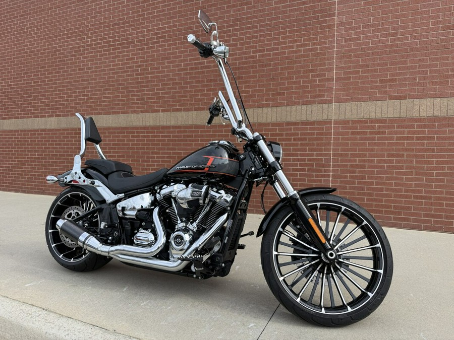 2023 Harley-Davidson® Breakout® Vivid Black