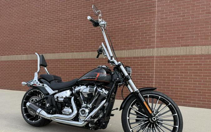 2023 Harley-Davidson® Breakout® Vivid Black