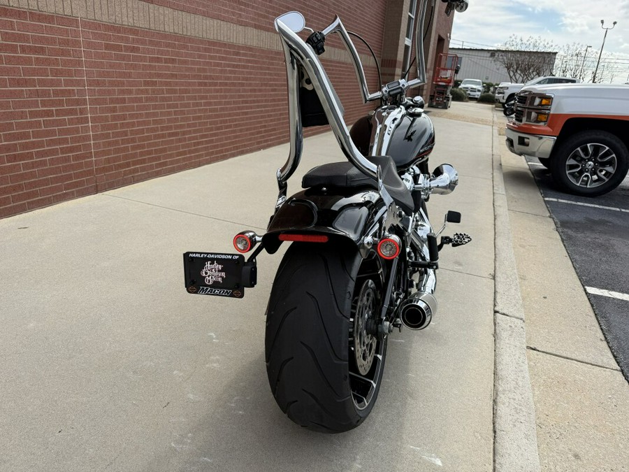 2023 Harley-Davidson® Breakout® Vivid Black