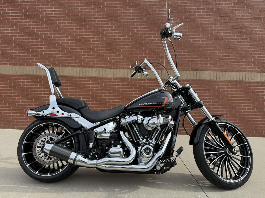 2023 Harley-Davidson® Breakout® Vivid Black