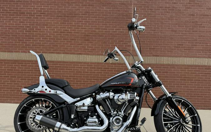2023 Harley-Davidson® Breakout® Vivid Black