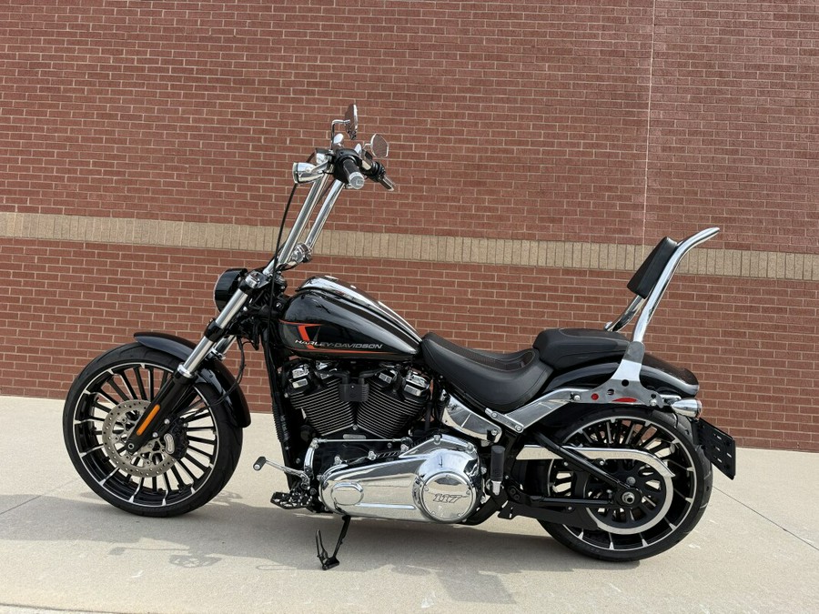 2023 Harley-Davidson® Breakout® Vivid Black