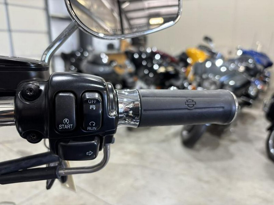 2005 Harley-Davidson® FLSTC - Heritage Softail® Classic