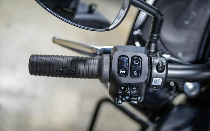 2025 Indian Motorcycle Challenger® Dark Horse® 112