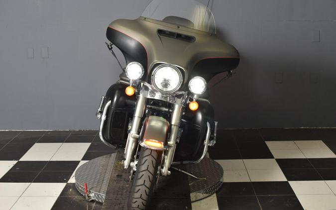 2019 Harley-Davidson Ultra Limited Industrial Gray Denim/Black Denim FLHTK