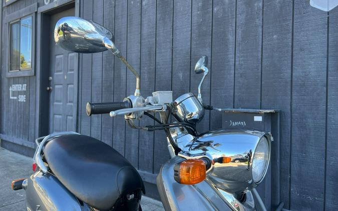 2005 Yamaha Motor Corp., USA Vino 125