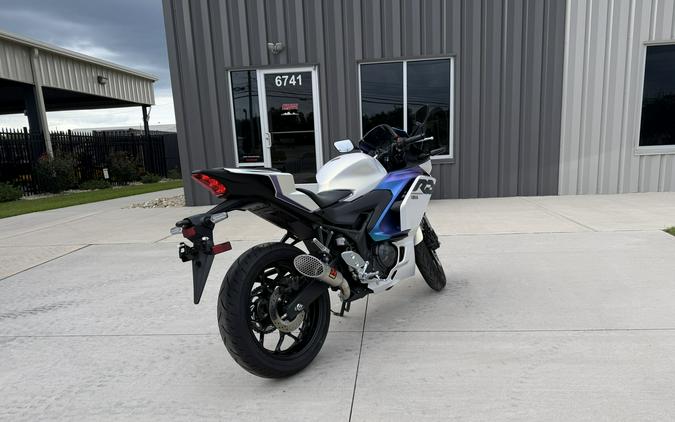 2025 YAMAHA YZF-R3 ABS Lunar White / Nebula Blue - K004190