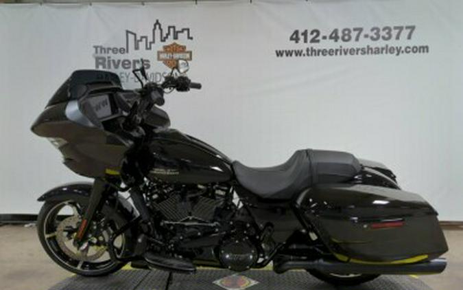 2024 Harley-Davidson® Road Glide® Vivid Black (Black Finish w/Cast Wheels)