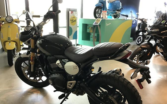2024 Triumph Scrambler 400 X