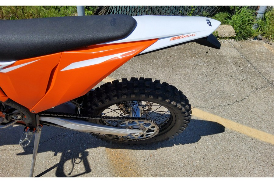 2023 KTM 250XC-W