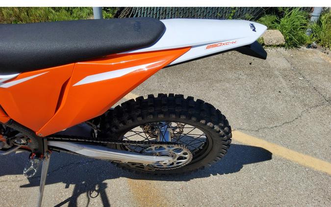 2023 KTM 250XC-W