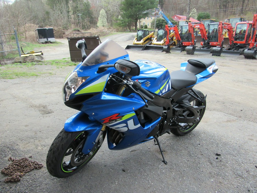 2015 Suzuki GSXR 750 WITH M4 EXHAUST LOW MILES