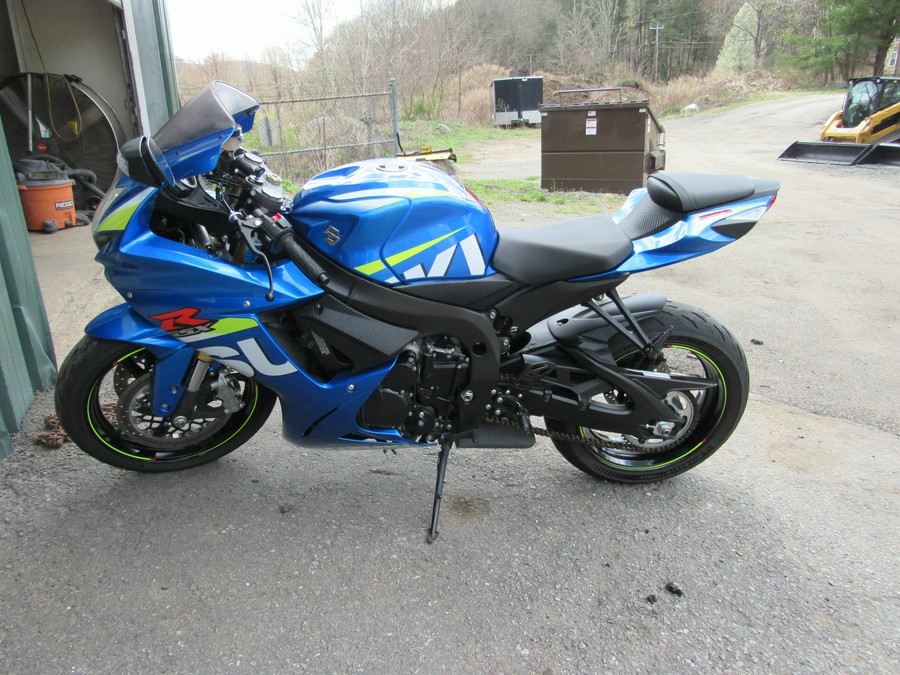 2015 Suzuki GSXR 750 WITH M4 EXHAUST LOW MILES