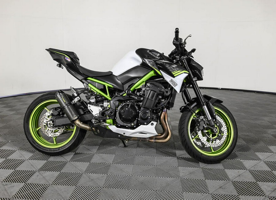 2021 Kawasaki Z900 ABS Pearl Blizzard White/Metallic Spark Black