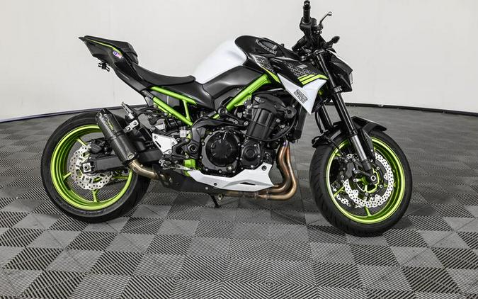 2021 Kawasaki Z900 ABS Pearl Blizzard White/Metallic Spark Black