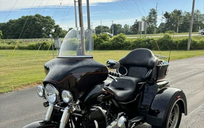 2011 Harley-Davidson Trike FLHTCUTG - Tri Glide Ultra Classic