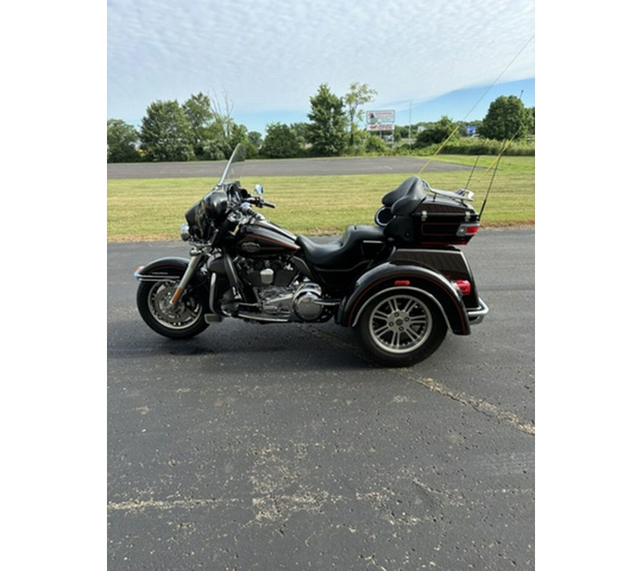 2011 Harley-Davidson Trike FLHTCUTG - Tri Glide Ultra Classic